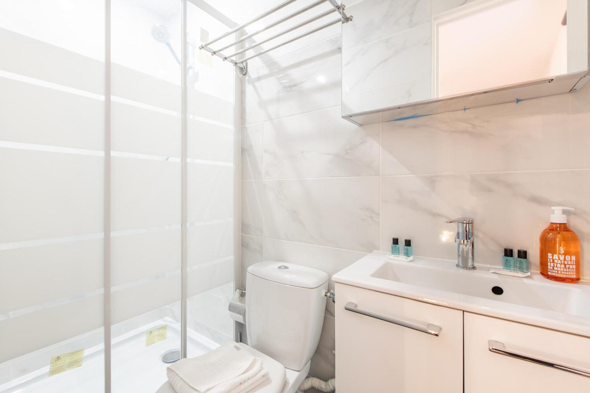 Spacious And Bright 2-Bedroom Large Apartment Very Close To Paris - Near Metro Boulogne-Billancourt Esterno foto